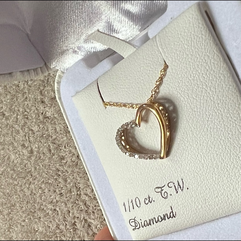 NEW in box 10k gold & diamond heart shaped pendant with 18” gold chain.